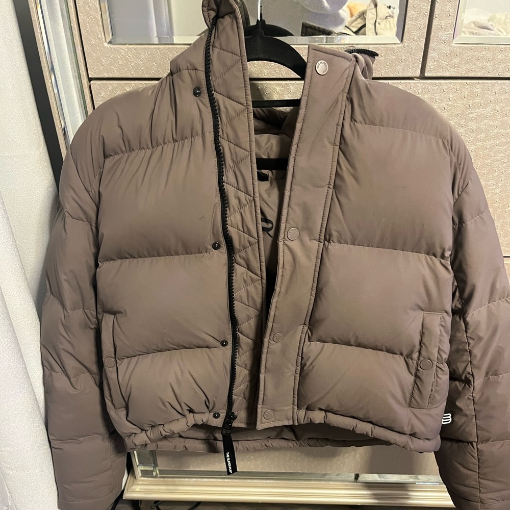 Aritzia Super Puff Shorty CliMatte in Taupe